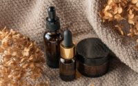 Konfekcjonowanie kosmetyków: Kluczowy proces w produkcji i dystrybucji